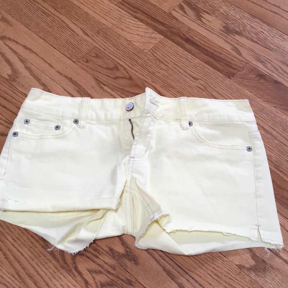 American Eagle pale yellow cut off shorts